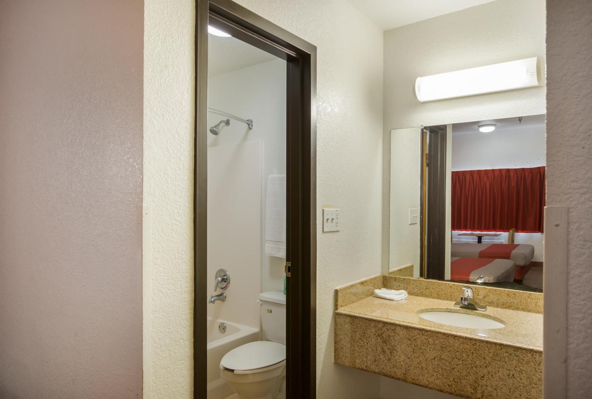 Americas Best Value Inn & Suites Humble Exterior foto
